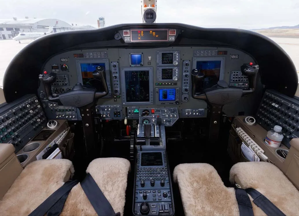 Cockpit and instrument panel of a Cessna CJ3 / CJ3+.