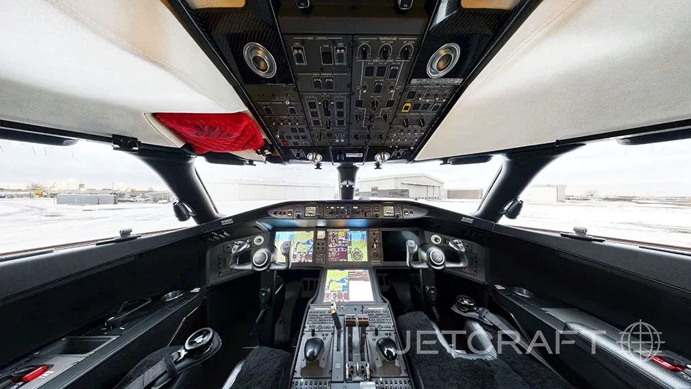 Cockpit and instrument panel of a Bombardier Global 6000.