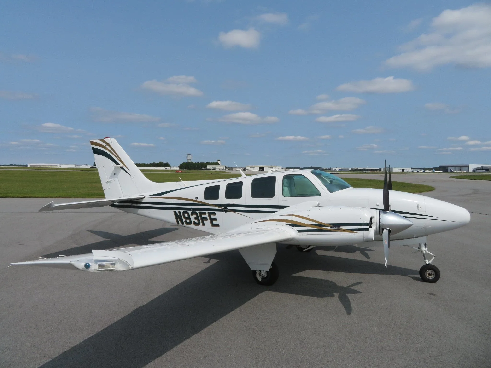 Exterior view of a Beechcraft Twin Piston Baron 55, N55BN.