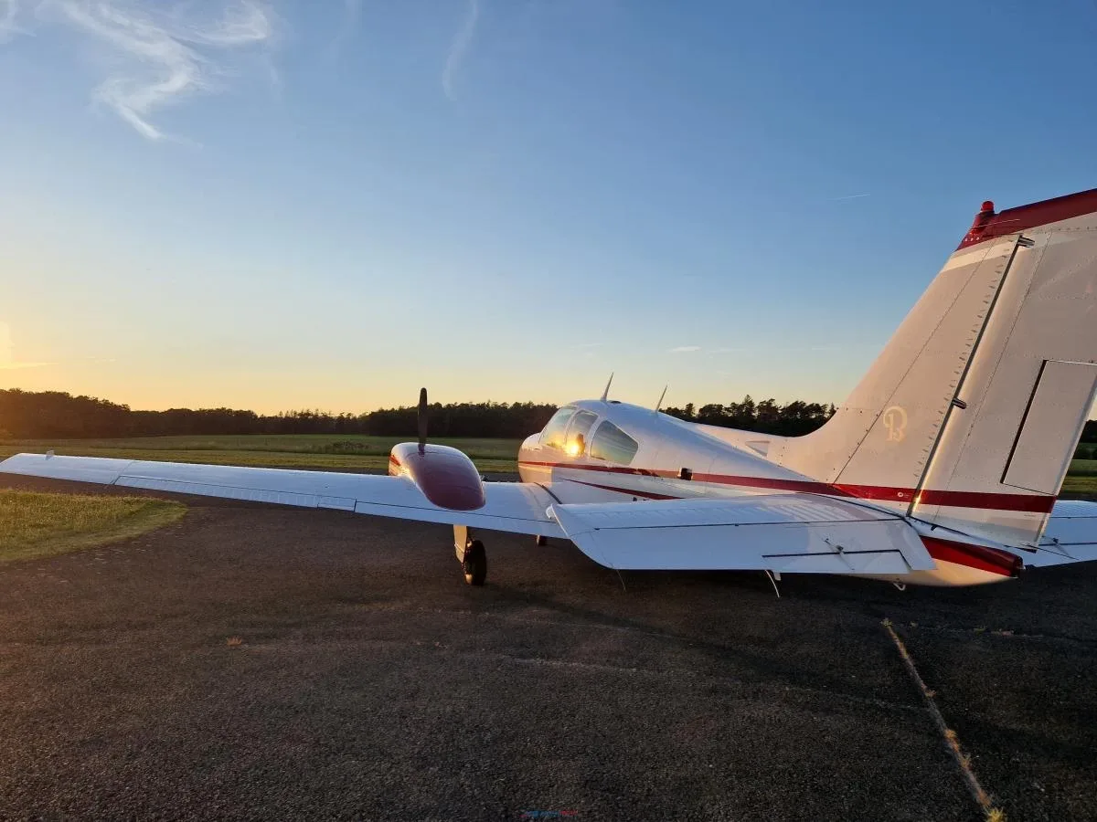 Exterior view of a Beechcraft Twin Piston Baron 55, N55BN.