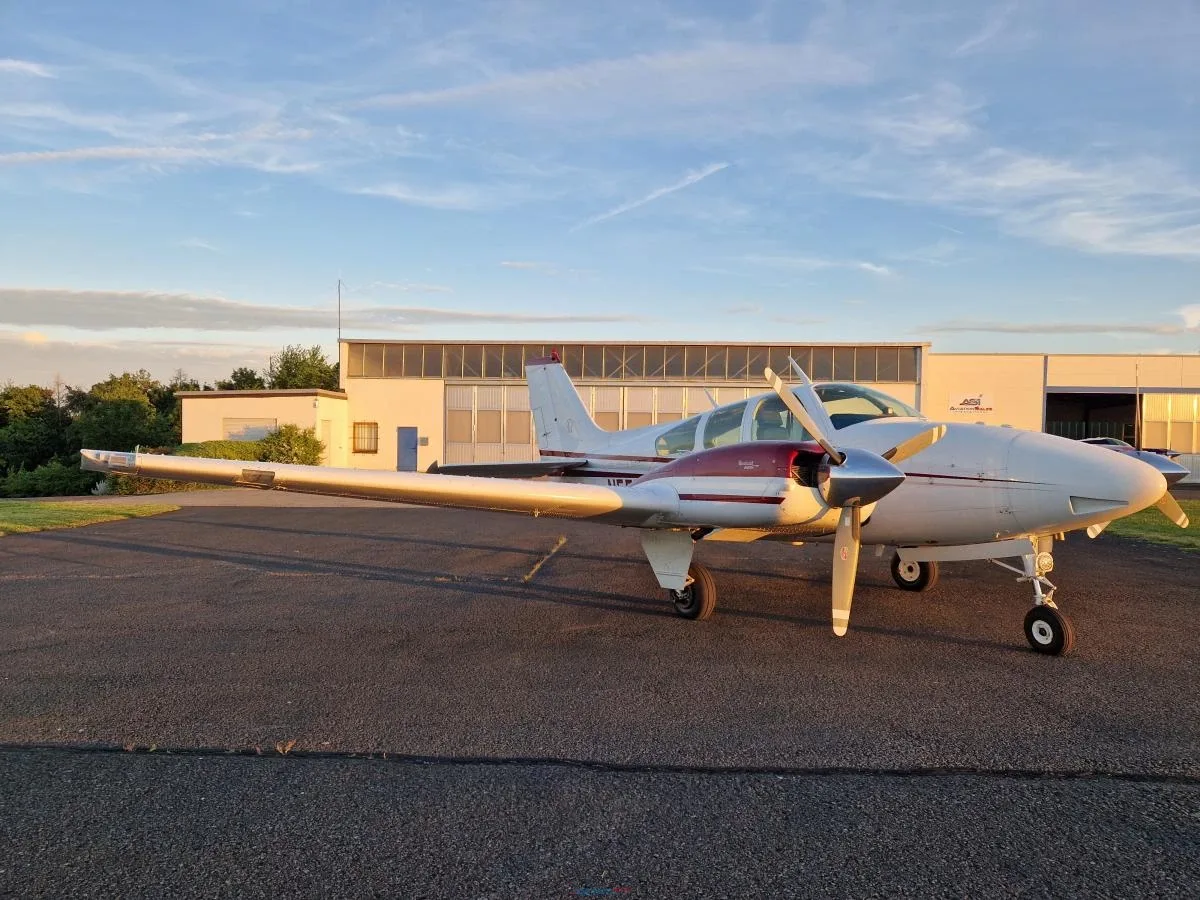 Exterior view of a Beechcraft Twin Piston Baron 55, N55BN.