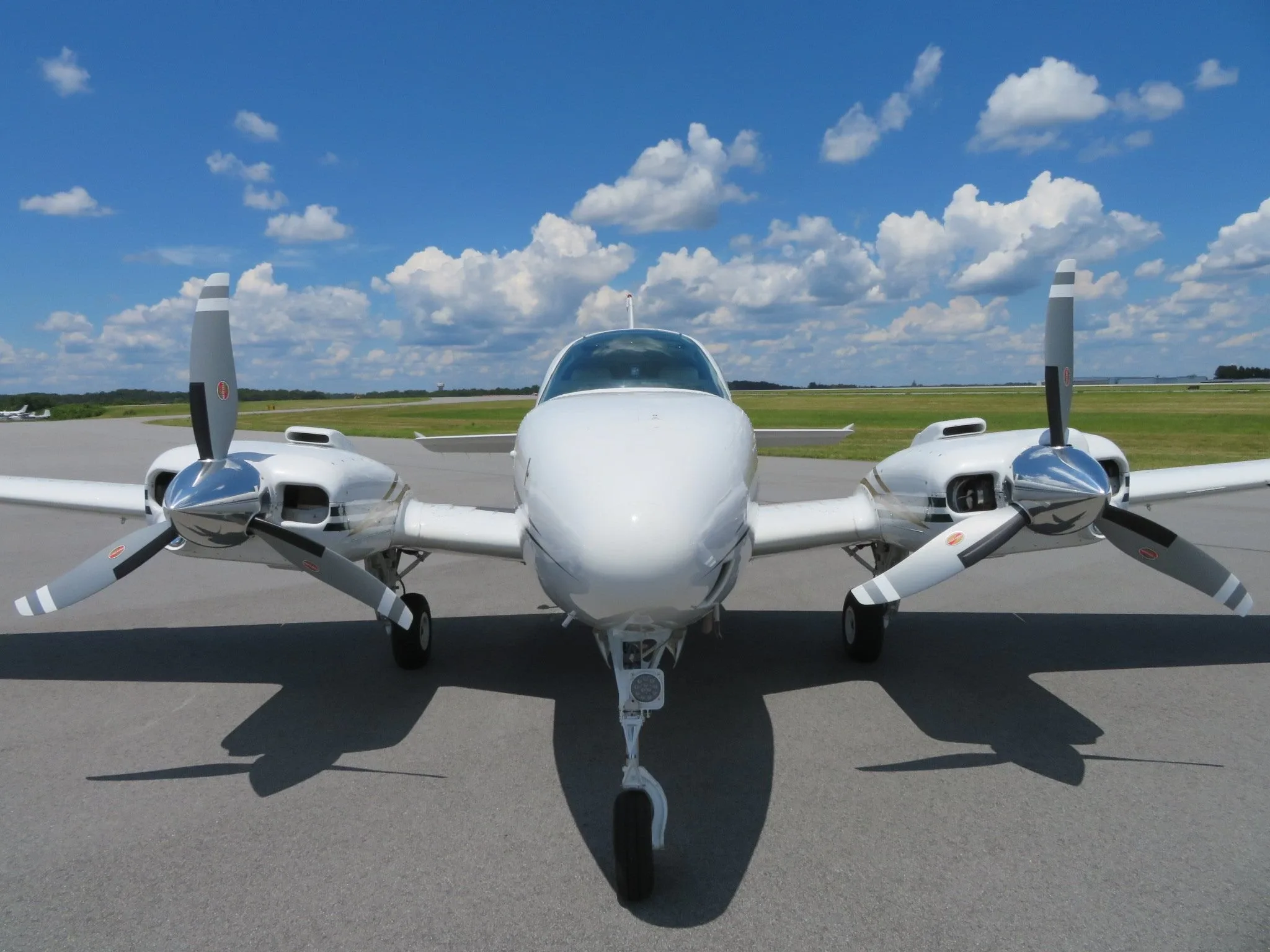 Exterior view of a Beechcraft Twin Piston Baron 58, N93FE.
