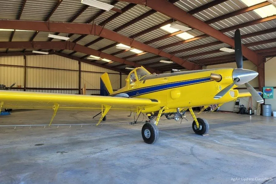 Exterior view of a 2009 Air Tractor, AT-402B.