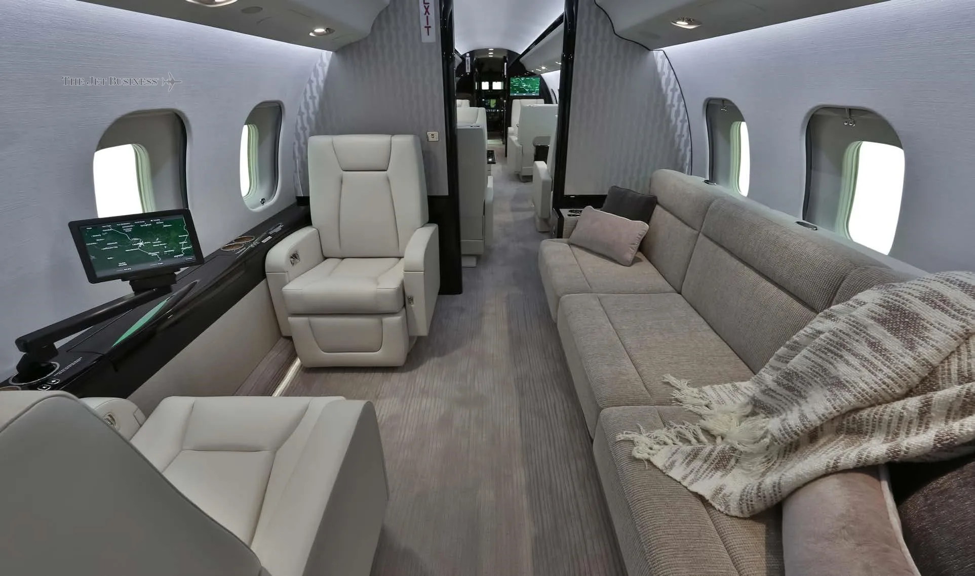 M-cnzi - 2016 Bombardier Global 6000