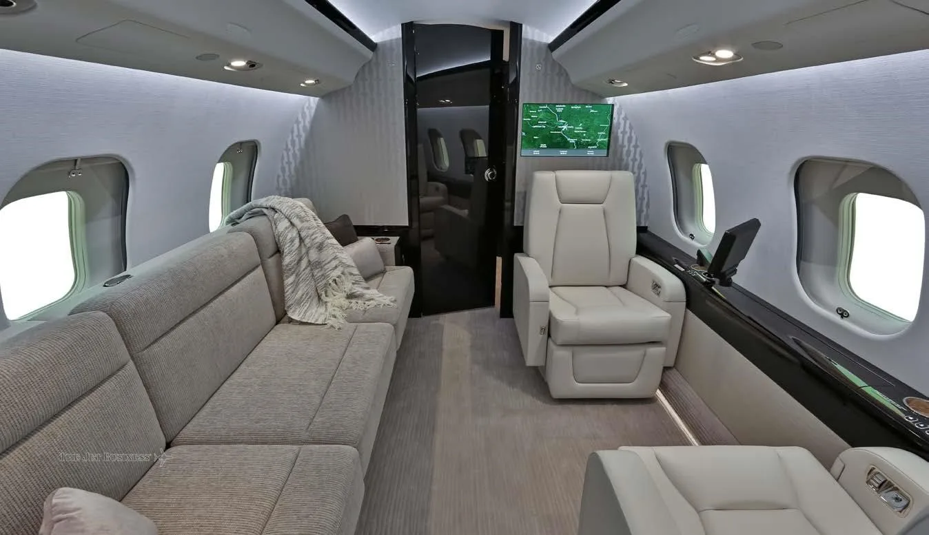 M-cnzi - 2016 Bombardier Global 6000