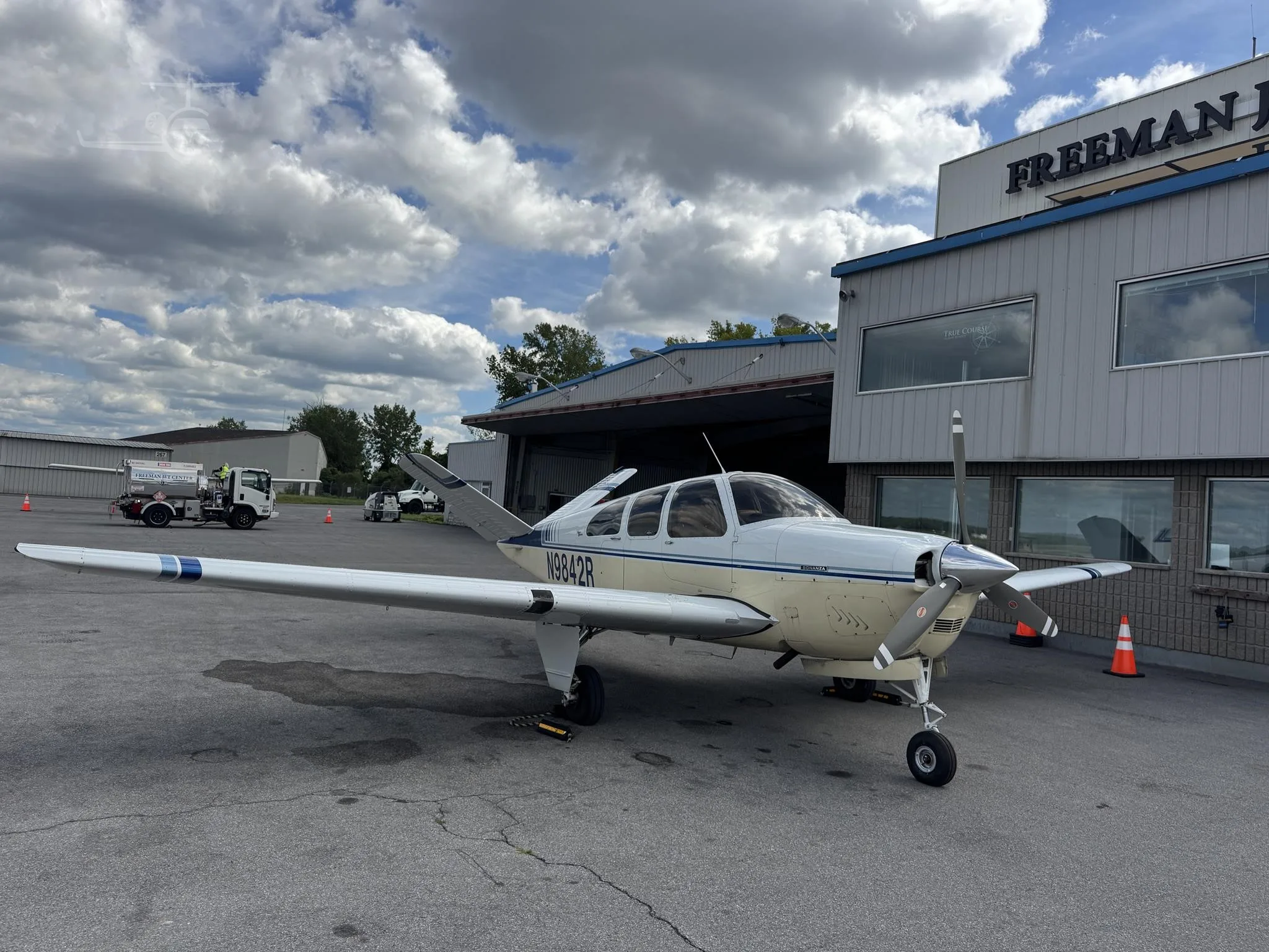 N9842R - 1960 Beechcraft M35 Bonanza