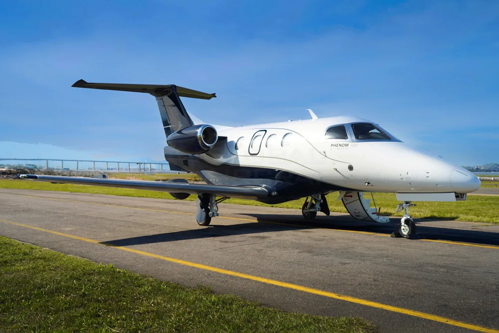 Exterior view of a Embraer Aircraft, PR-SPJ.