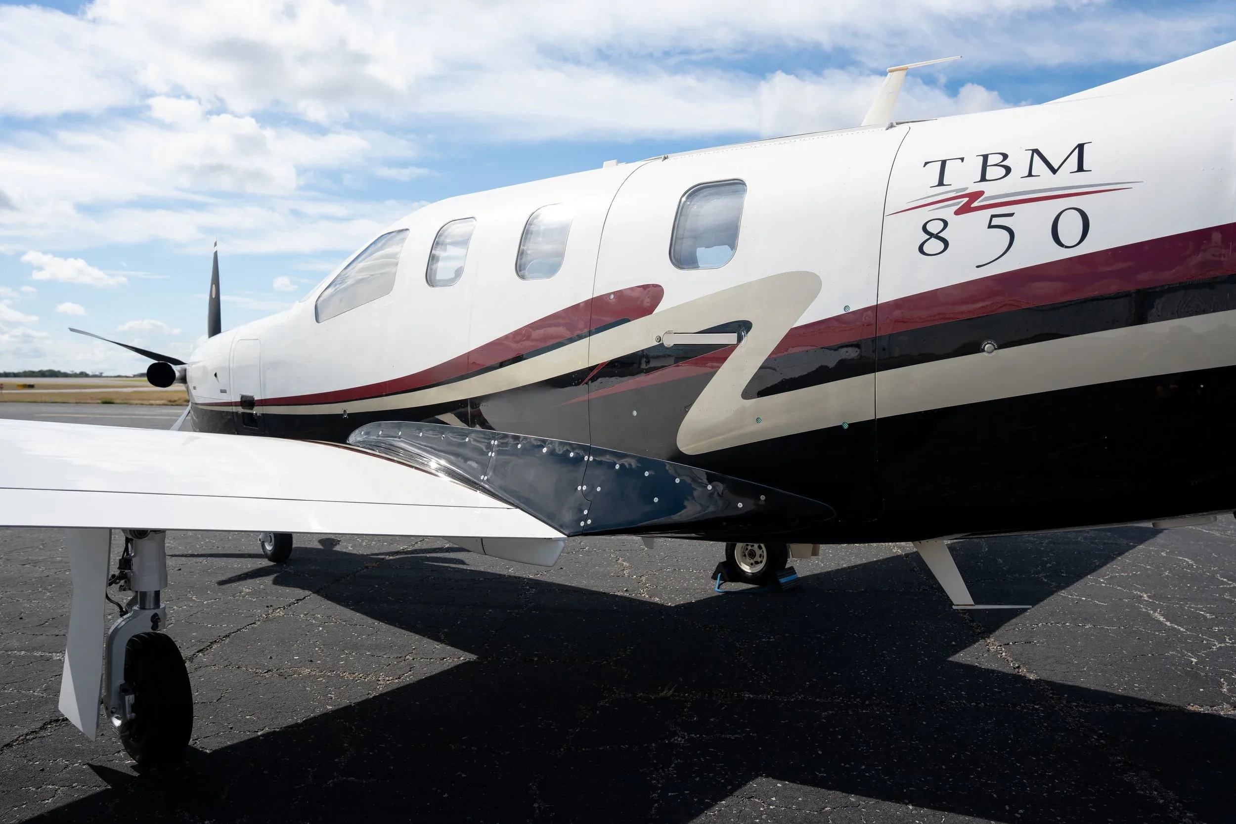 Exterior view of a 2007 Socata PT6A-66D.