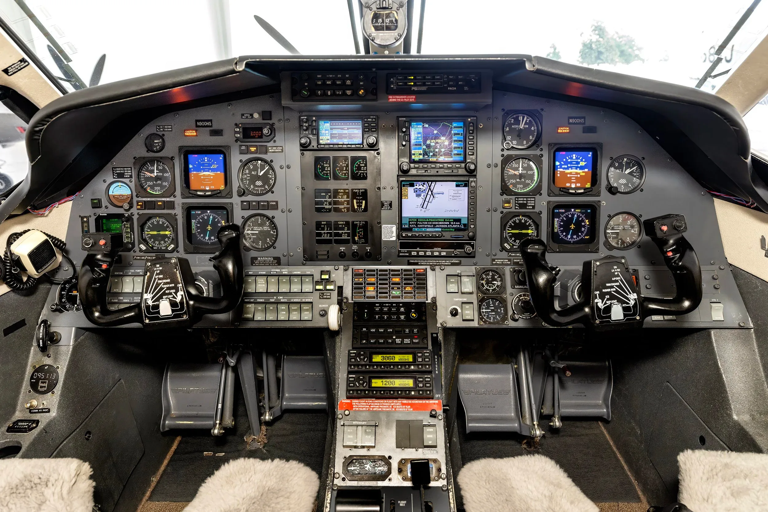 Cockpit and instrument panel of a 1996 Pilatus PC-12/45 — Aircraft Executives.