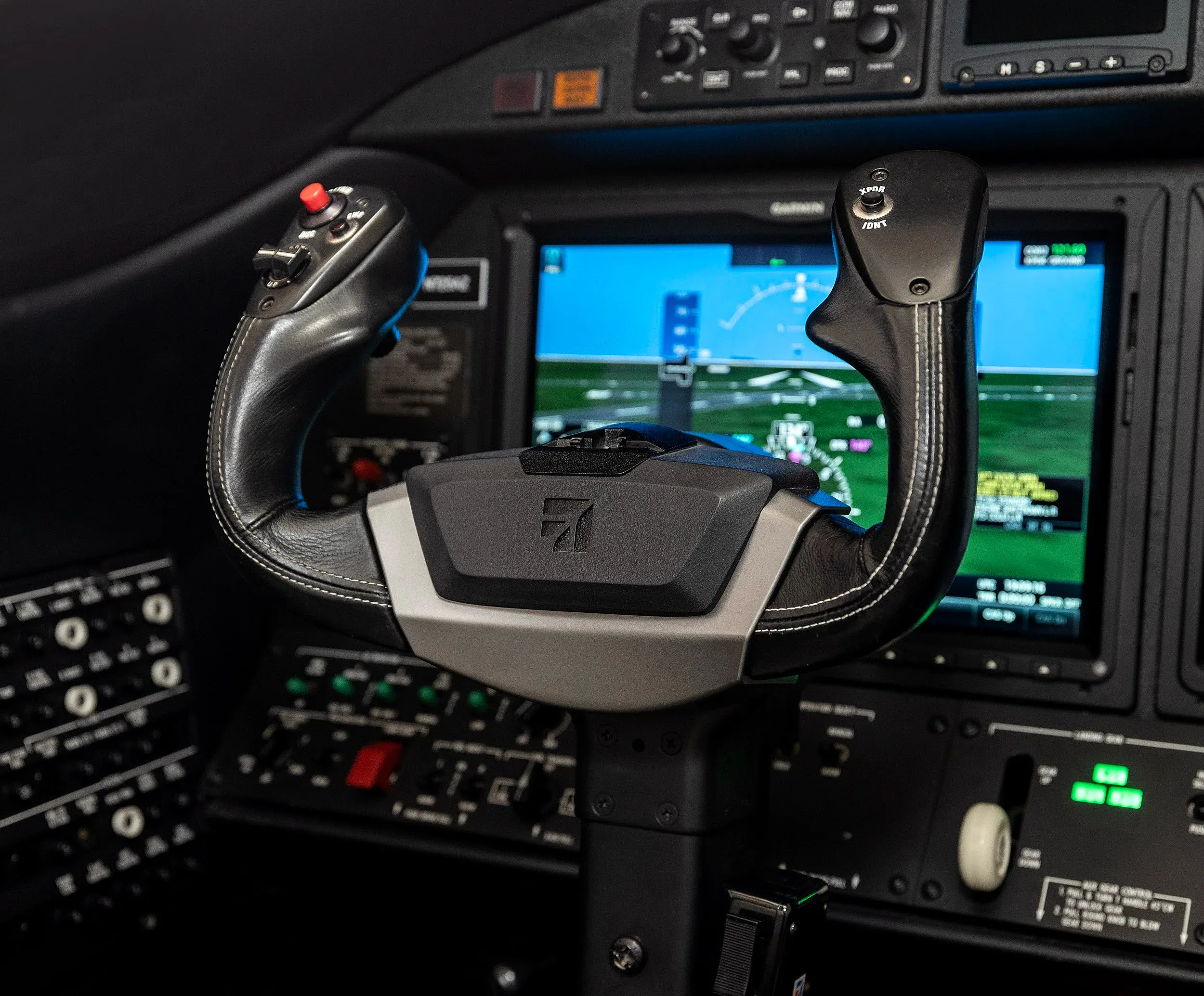Cockpit and instrument panel of a 2018 Cessna Citation M2 — Aircraft Executives.