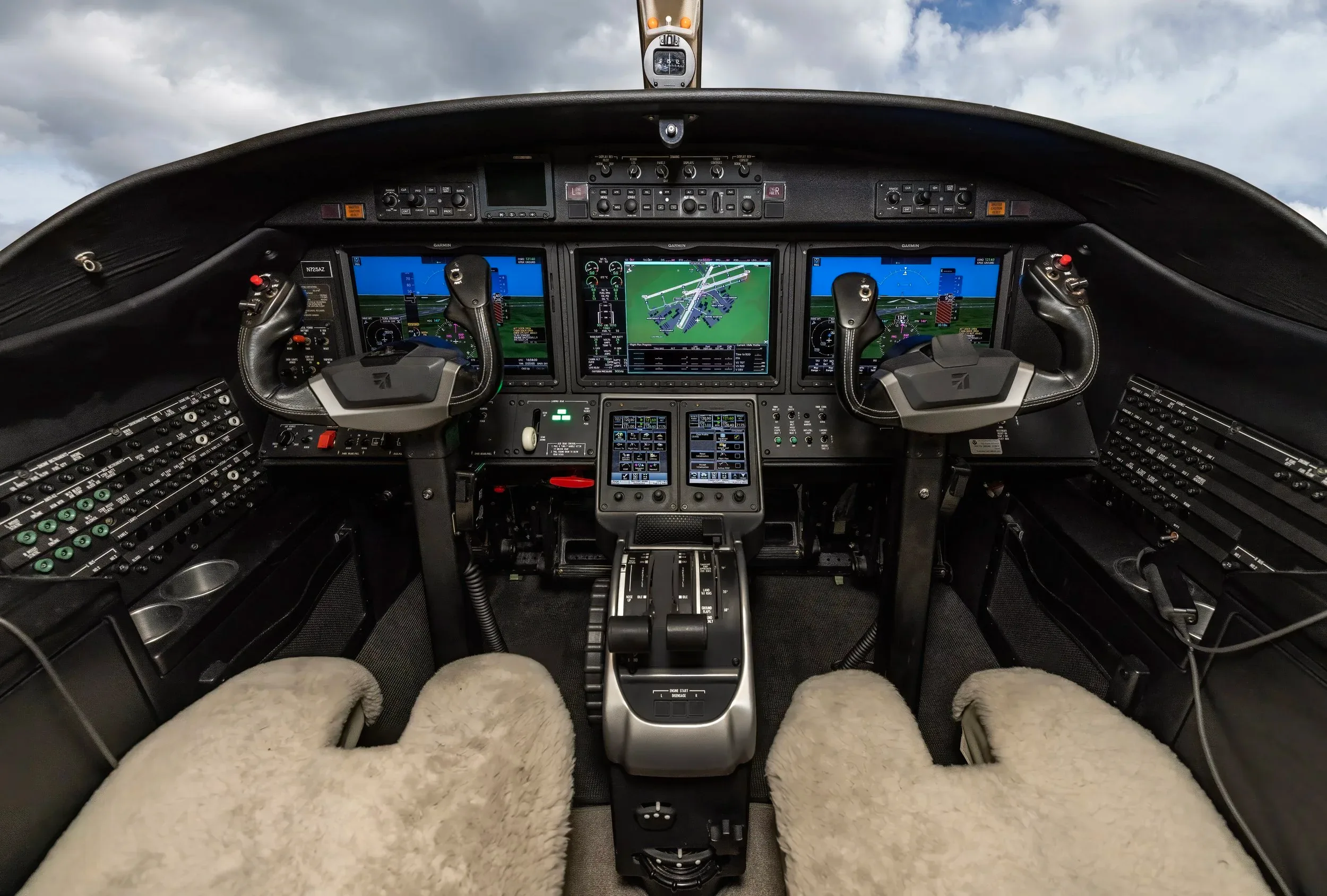 Cockpit and instrument panel of a 2018 Cessna Citation M2 — Aircraft Executives.