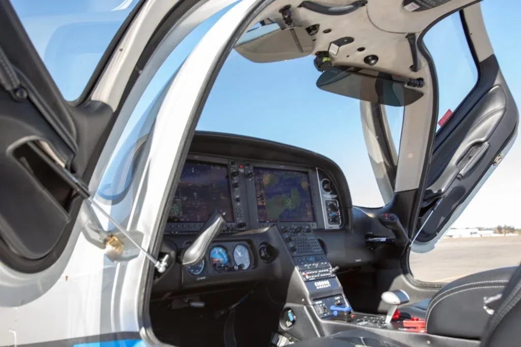 Cockpit and instrument panel of a 2014 Cirrus SR22T — Aircraft Executives.