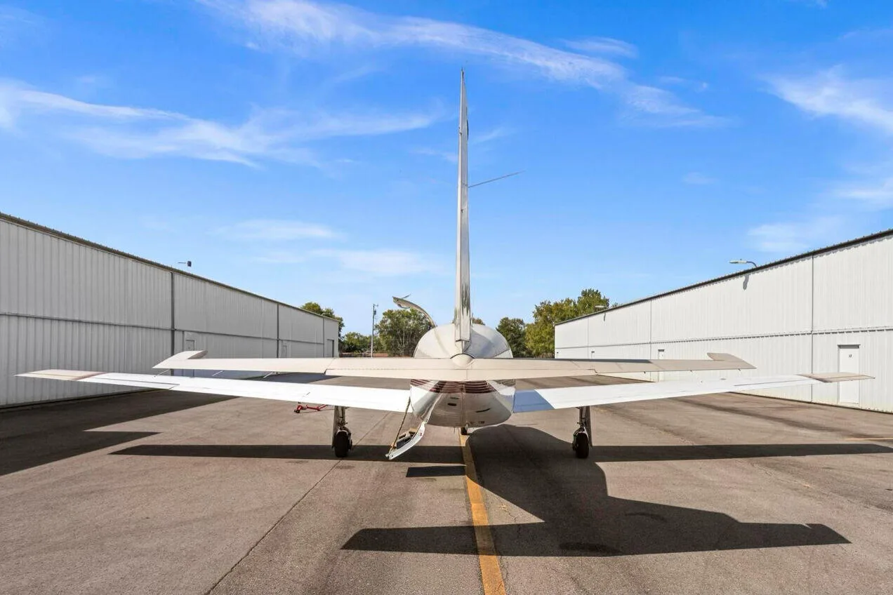Exterior view of a 1986 Piper Malibu Mirage.