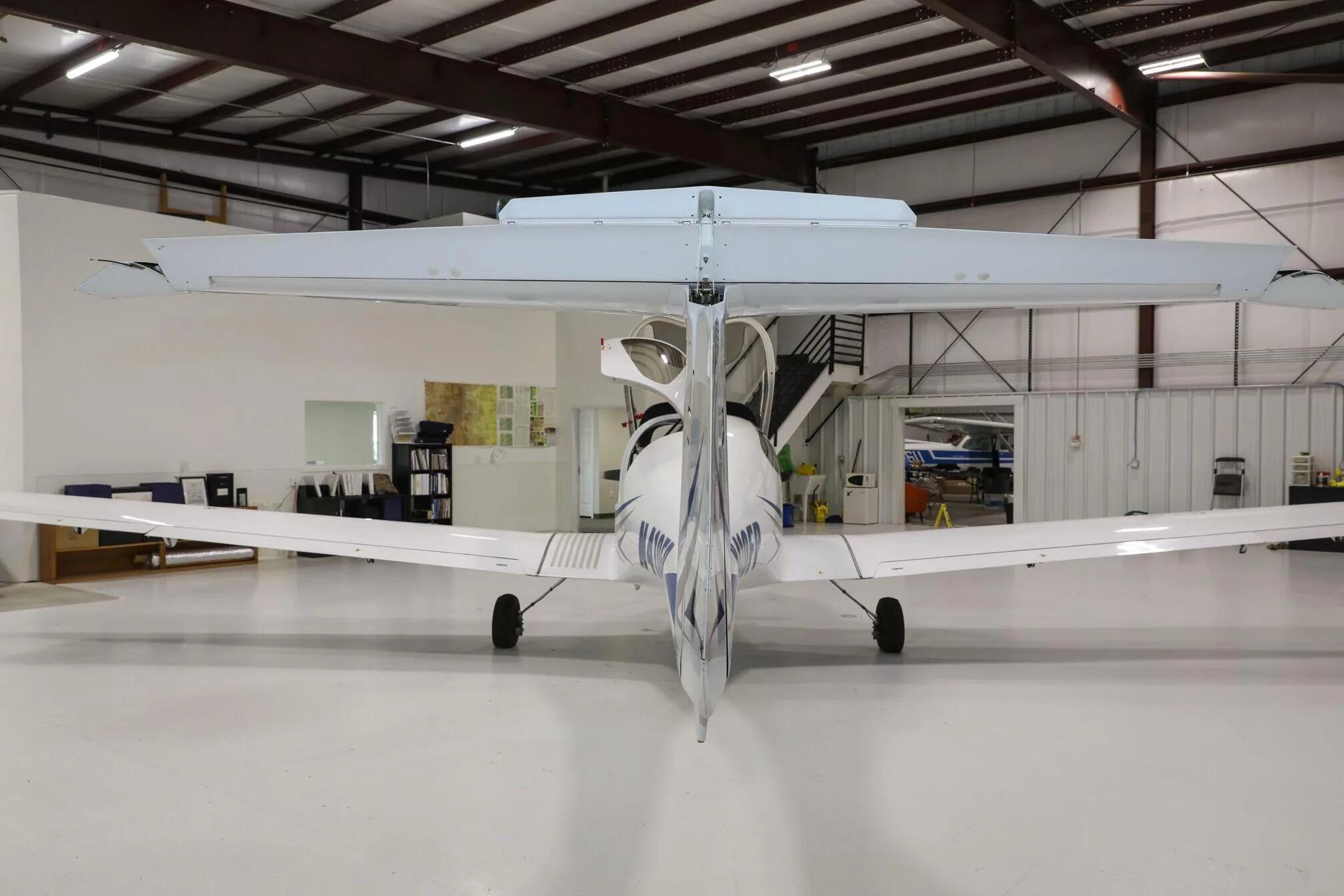 Exterior view of a 2007 Diamond DA40.
