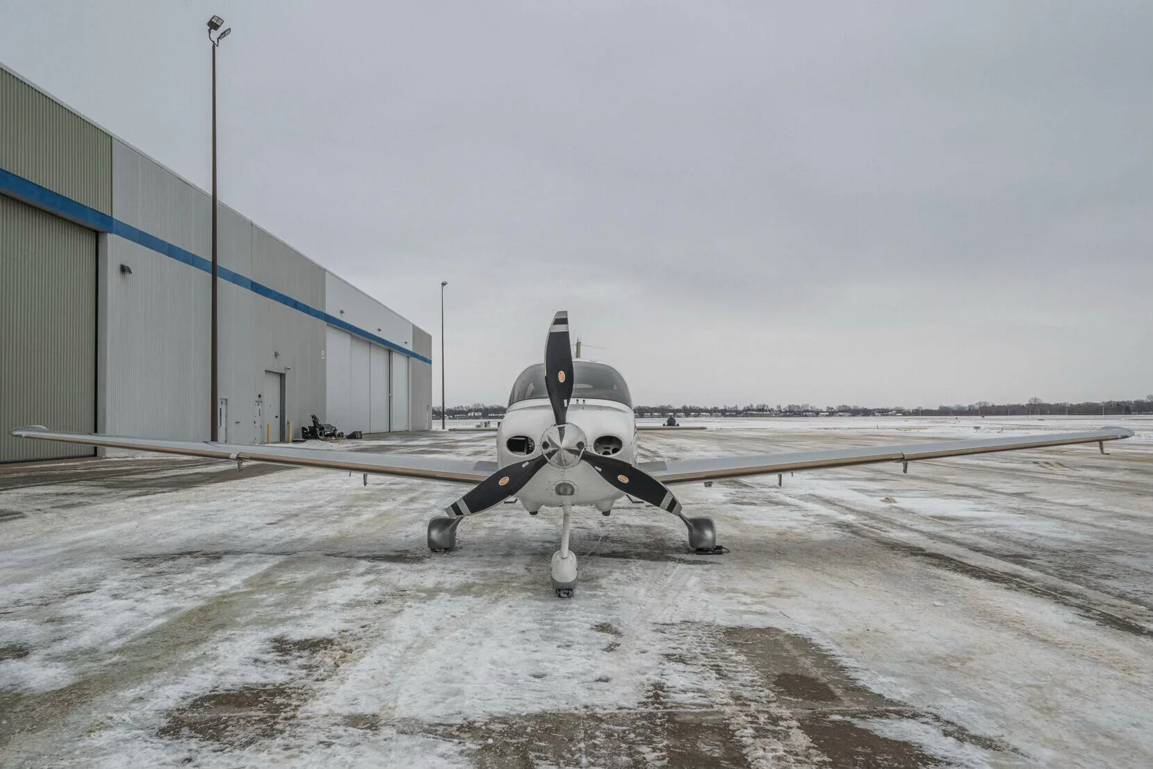 Exterior view of a 2011 Cirrus SR22 TN G3.
