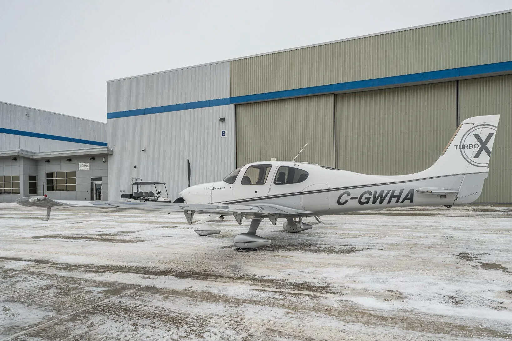 Exterior view of a 2011 Cirrus SR22 TN G3.