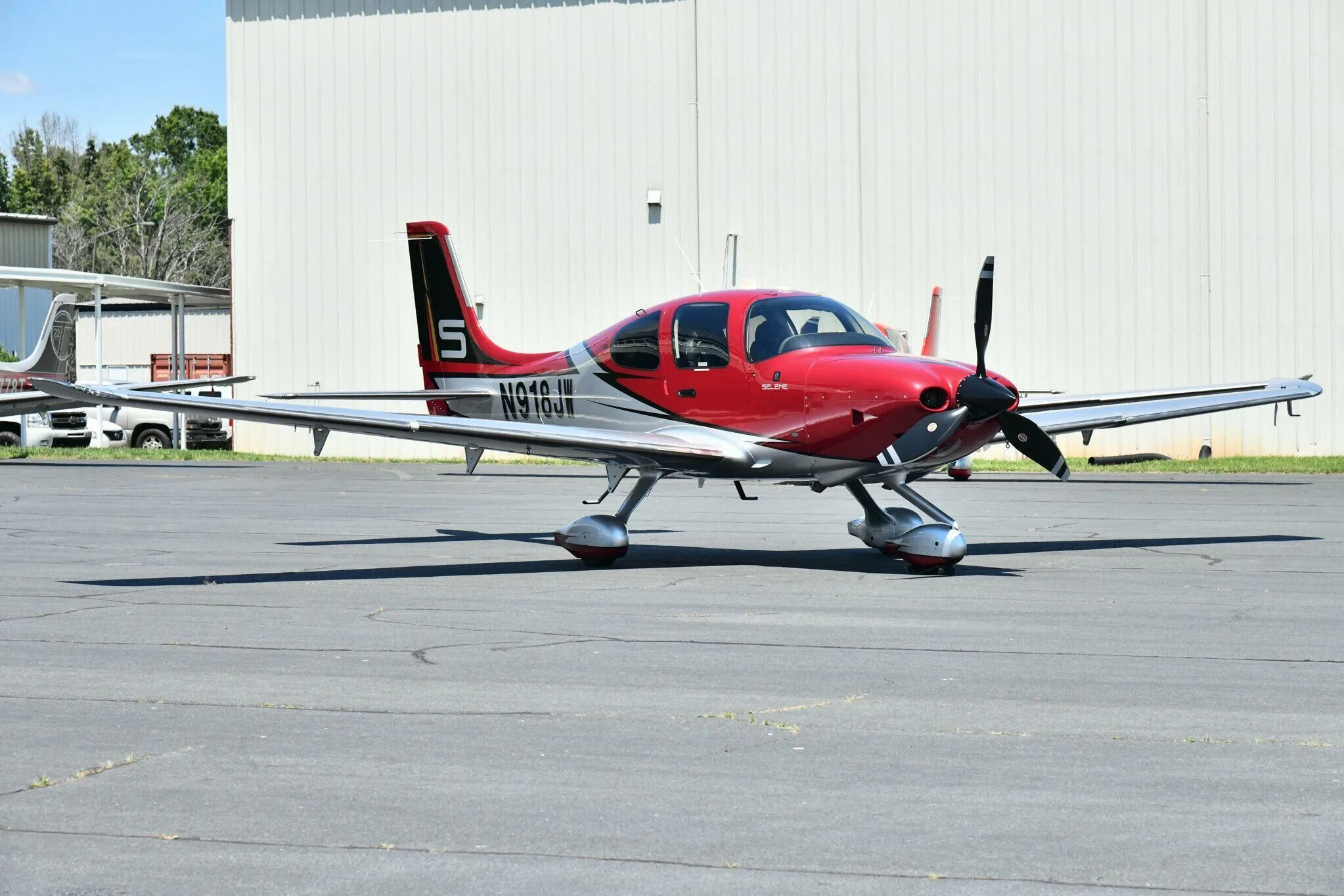 Exterior view of a 2017 Cirrus SR22T G6.