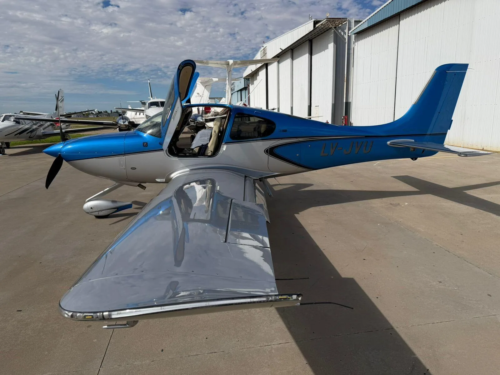 Exterior view of a 2021 Cirrus SR22 G6.