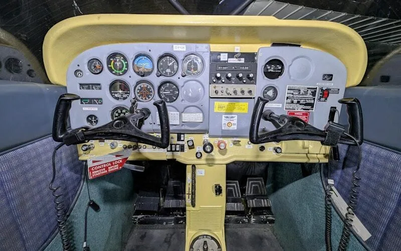 Cockpit and instrument panel of a 1976 Cessna 172M Skyhawk.