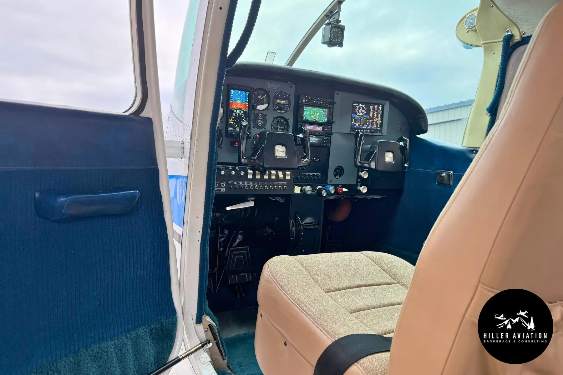 Cockpit and instrument panel of a 1962 Cessna 182E Skylane.