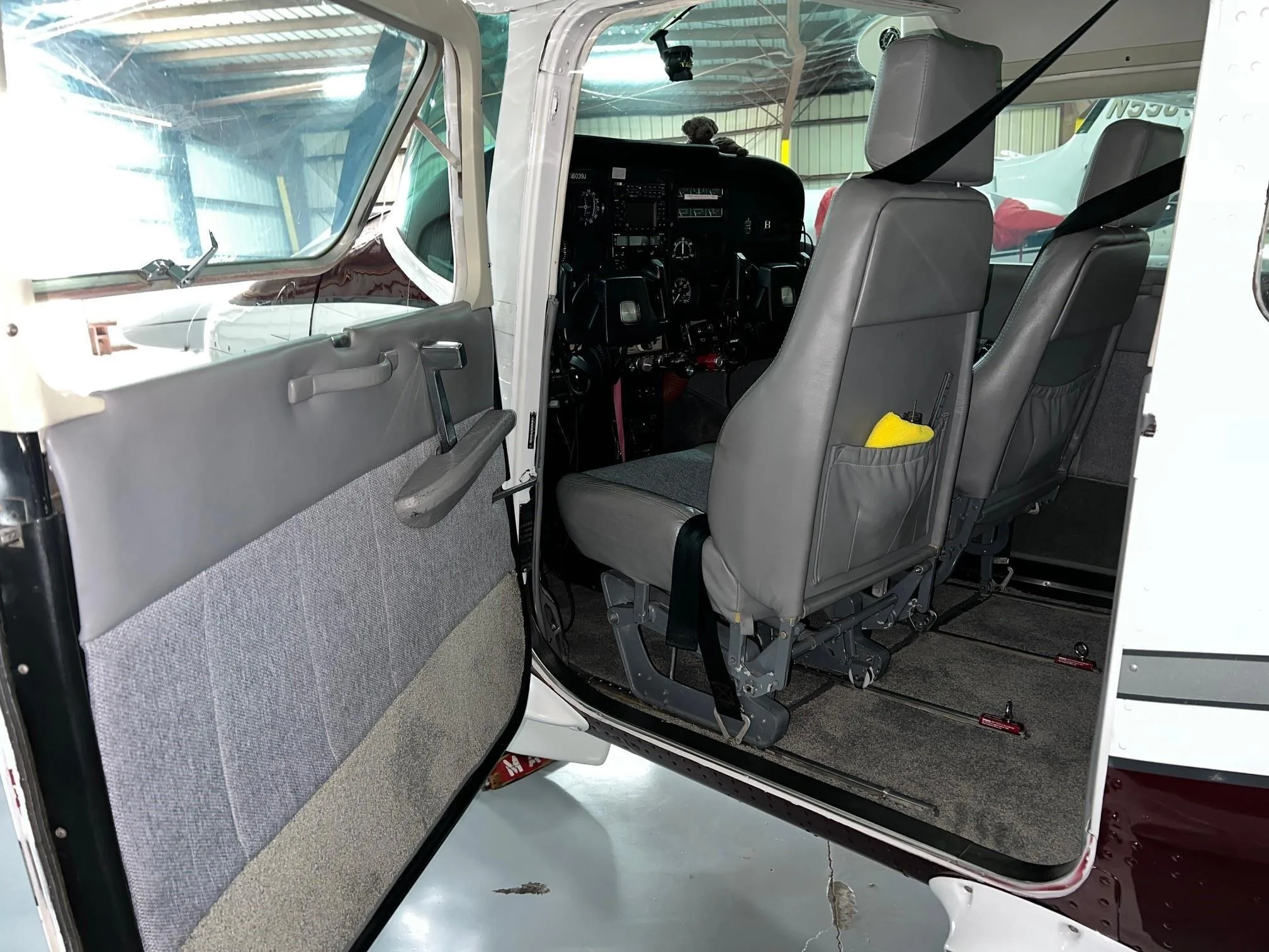Cabin interior of a 1975 Cessna 182P Skylane.