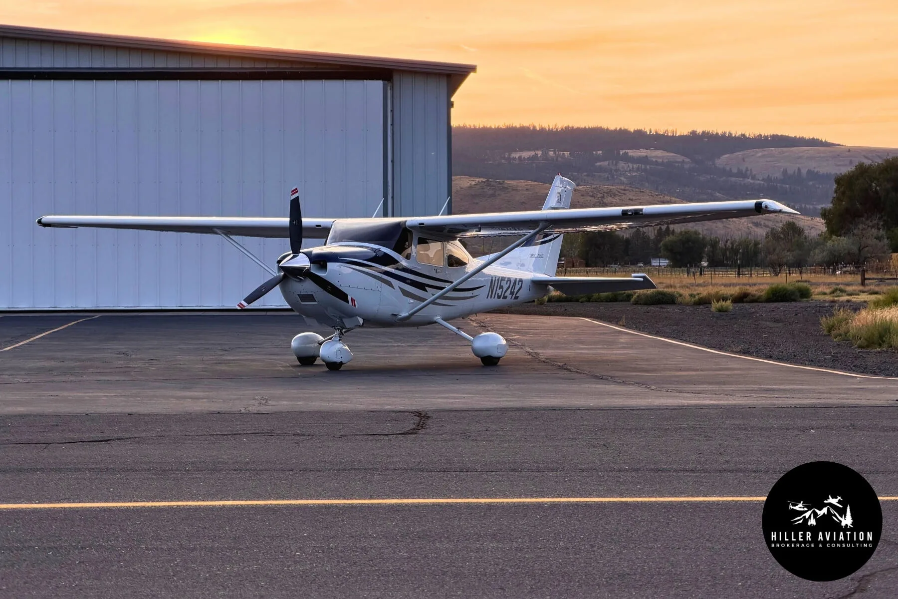 Exterior view of a 2005 Cessna 182T Skylane.