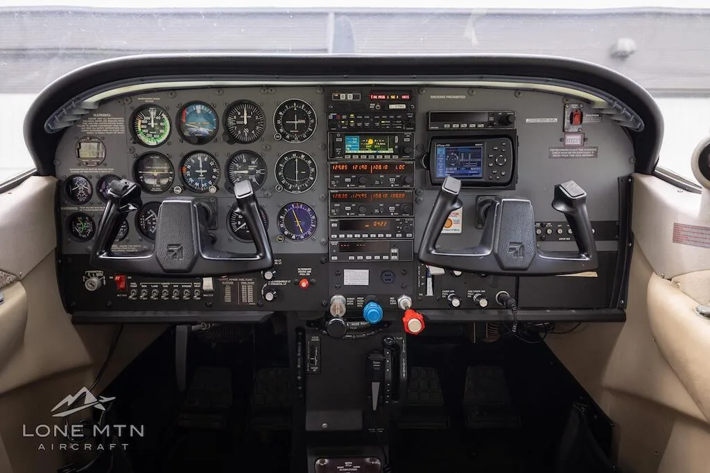 Cockpit and instrument panel of a 1999 Cessna 206H.