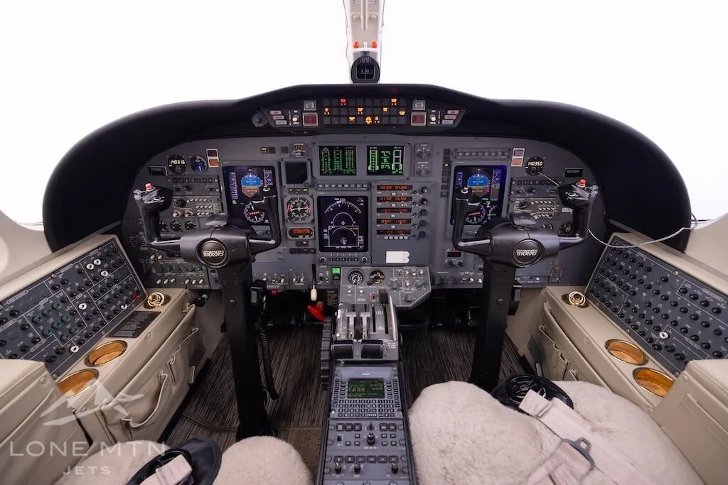 Cockpit and instrument panel of a 2005 Cessna 550 Citation Bravo.