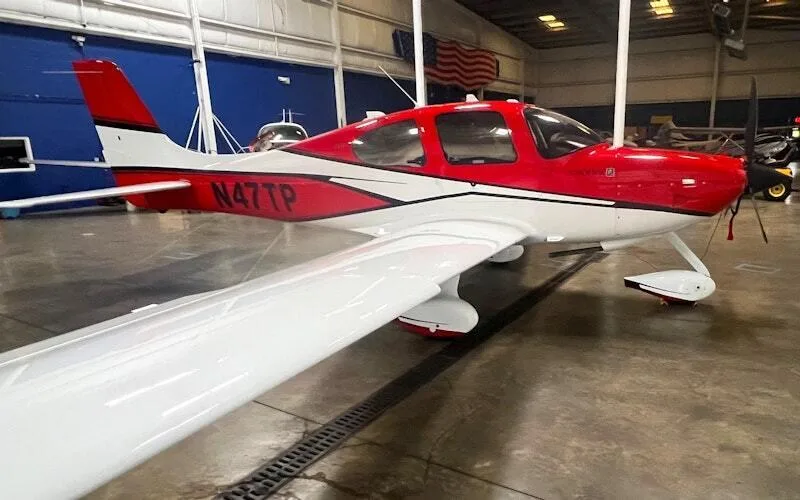 Exterior view of a 2010 Cirrus SR20 G3.