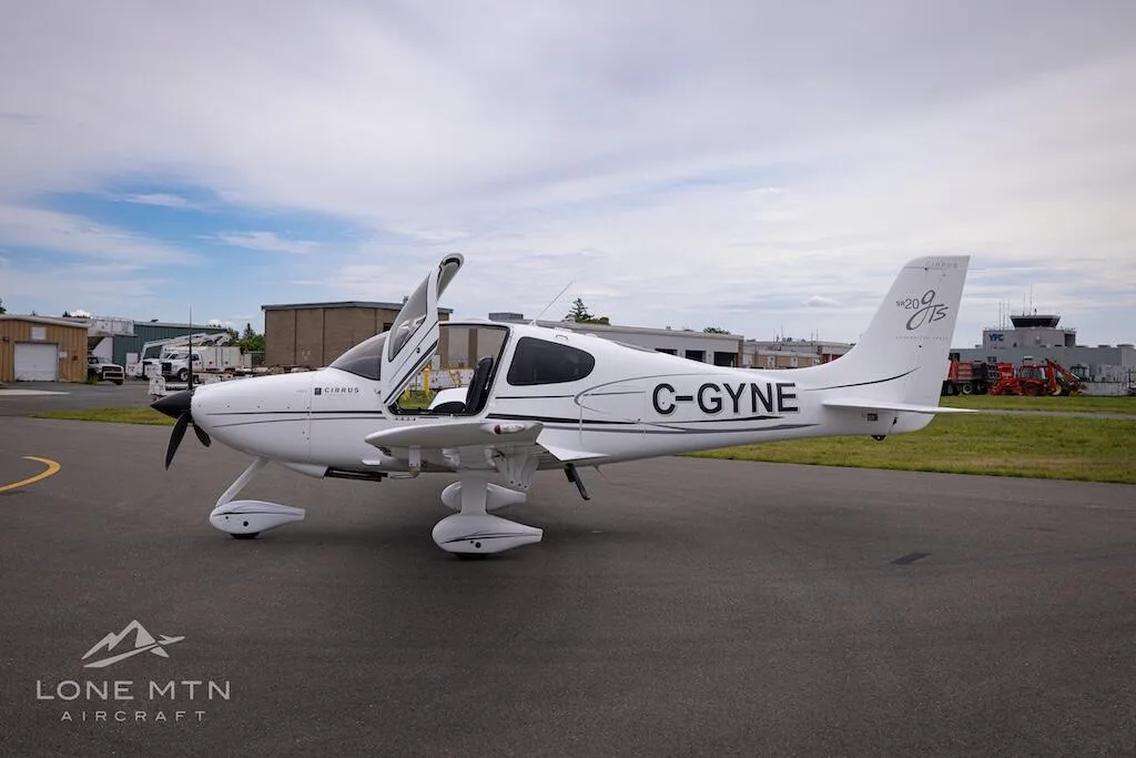 Exterior view of a 2008 Cirrus SR20 G3.