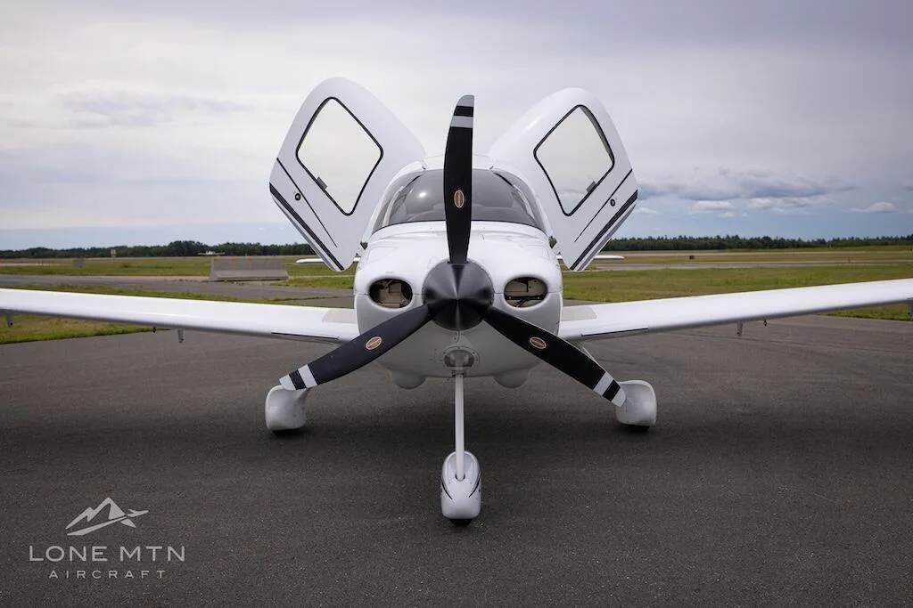 Exterior view of a 2008 Cirrus SR20 G3.