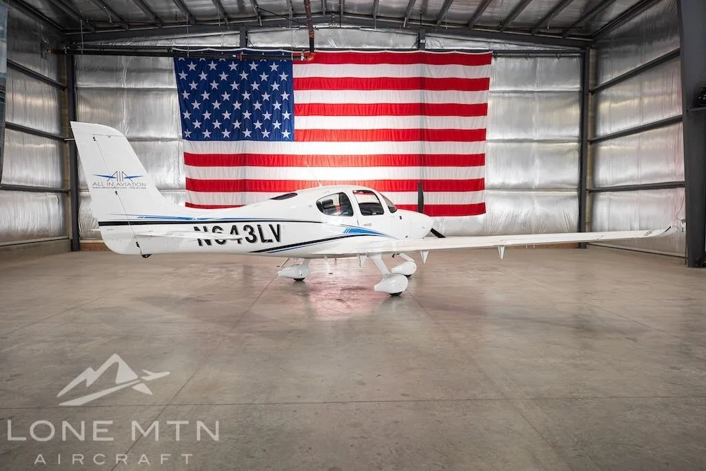 Exterior view of a 2020 Cirrus SR20 G6.