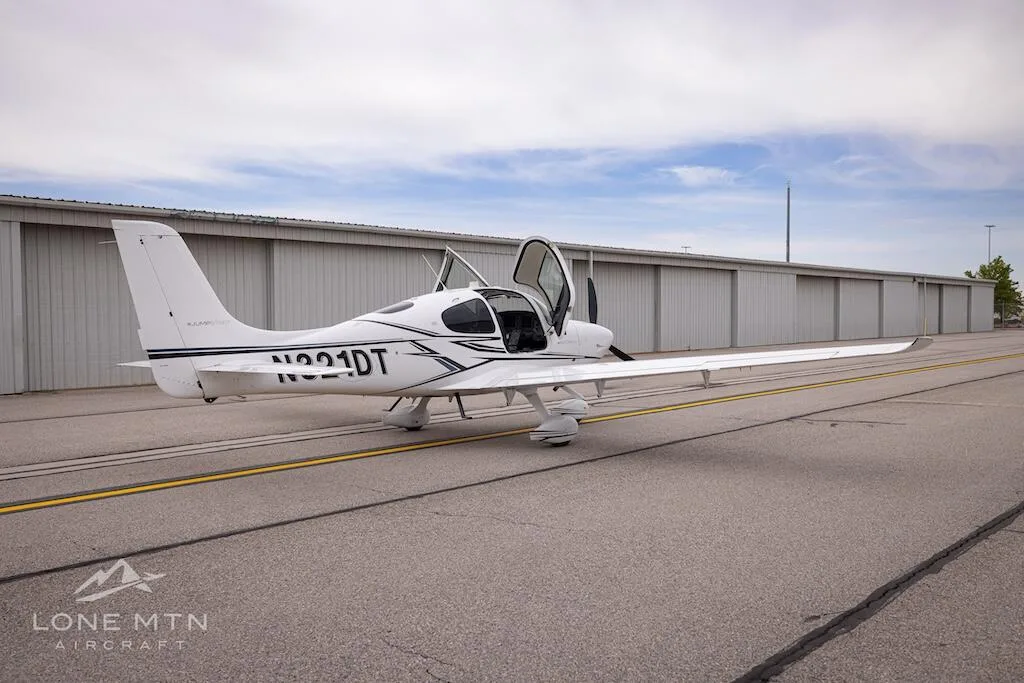 Exterior view of a 2020 Cirrus SR20 G6.