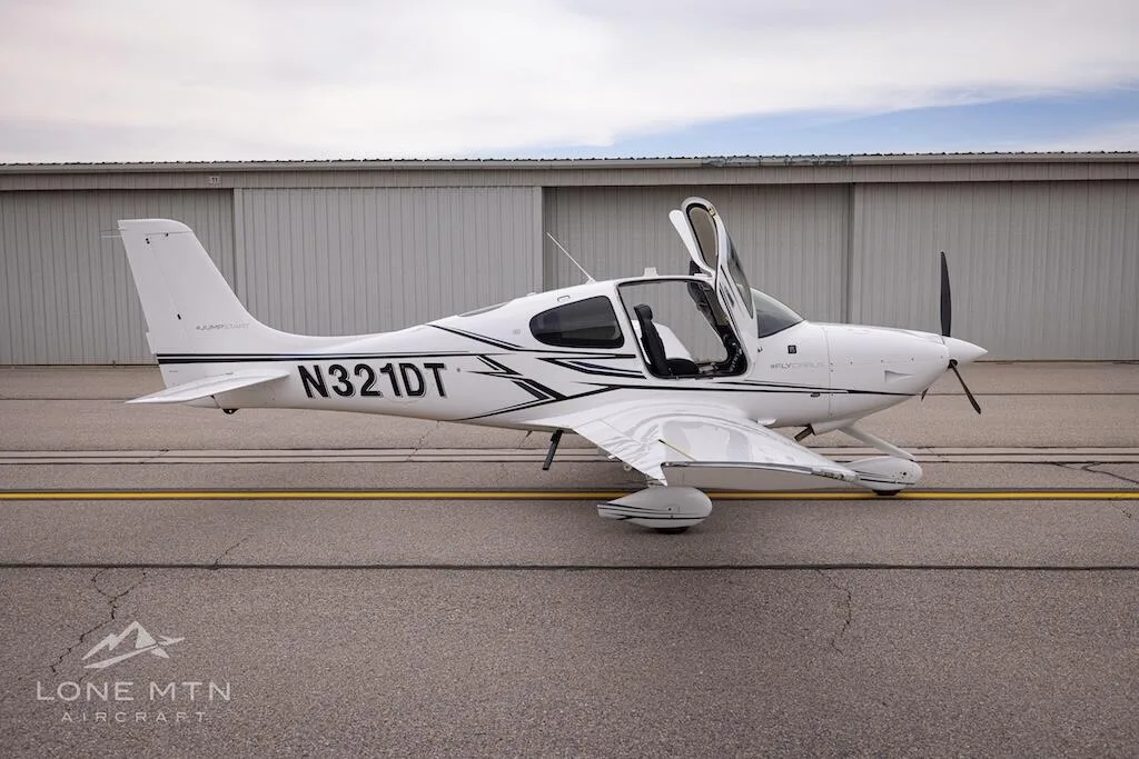 Exterior view of a 2020 Cirrus SR20 G6.