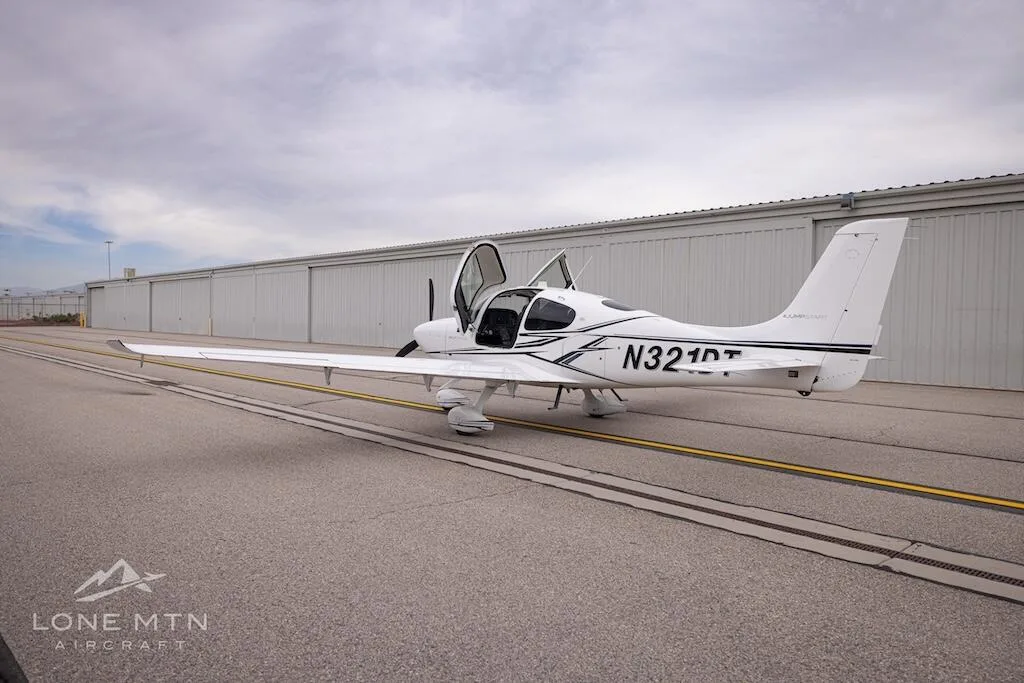 Exterior view of a 2020 Cirrus SR20 G6.