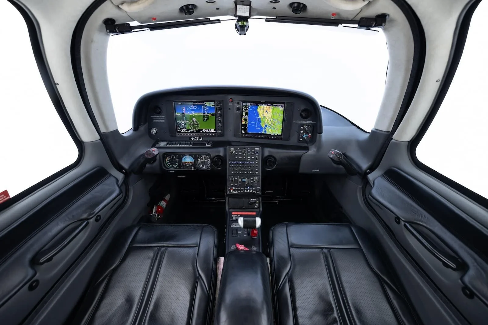 Cockpit and instrument panel of a 2019 Cirrus SR20 G6.