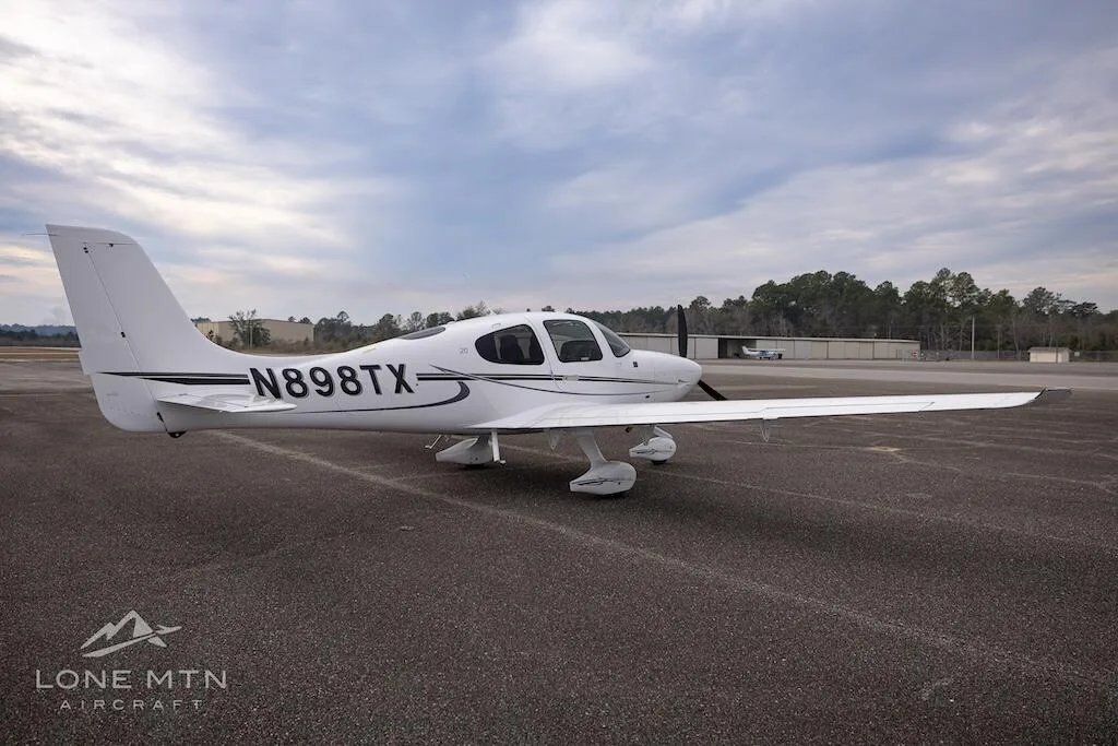 Exterior view of a 2019 Cirrus SR20 G6.