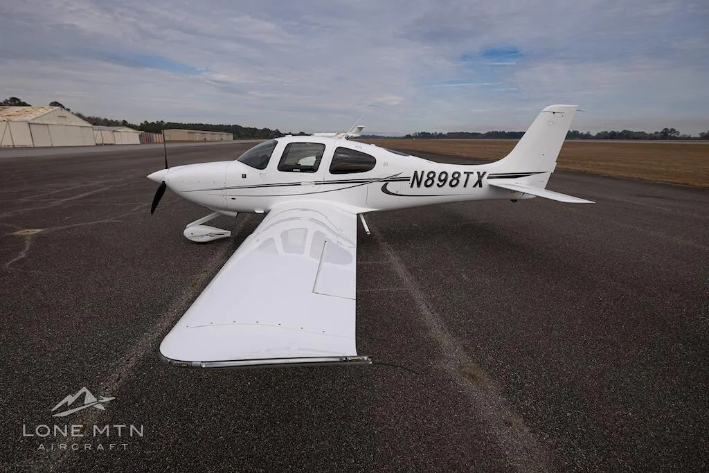 Exterior view of a 2019 Cirrus SR20 G6.