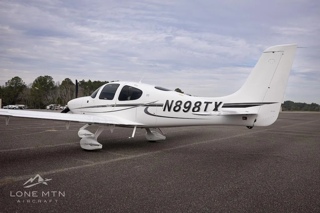 Exterior view of a 2019 Cirrus SR20 G6.