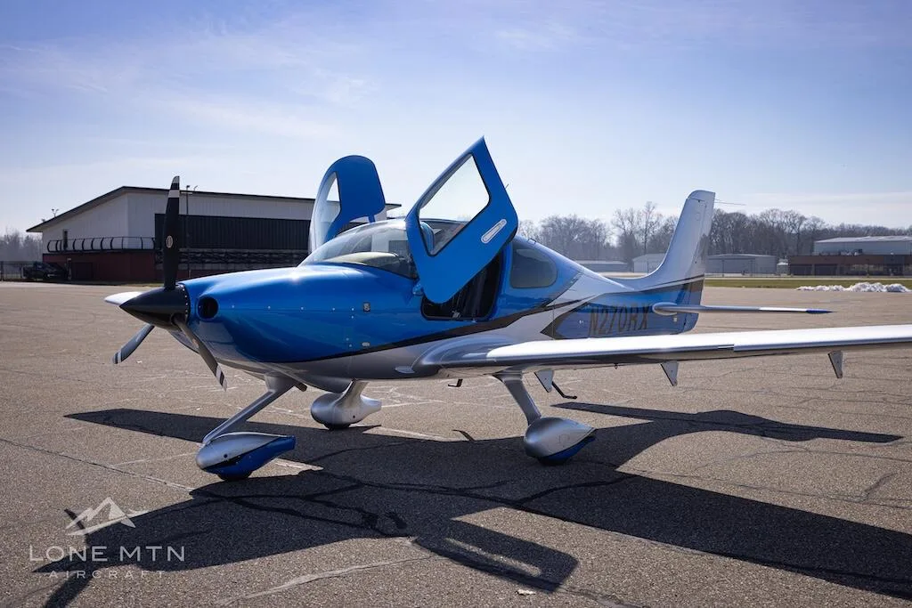 Exterior view of a 2023 Cirrus SR20 G6.