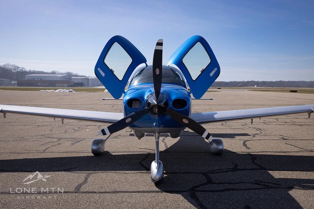 Exterior view of a 2023 Cirrus SR20 G6.