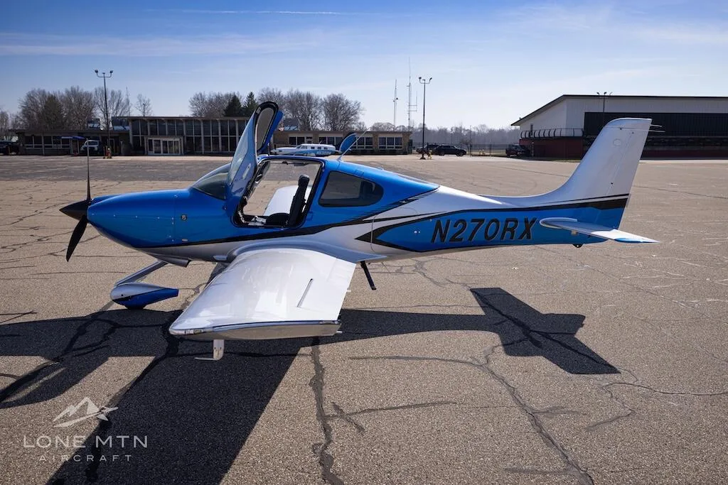 Exterior view of a 2023 Cirrus SR20 G6.