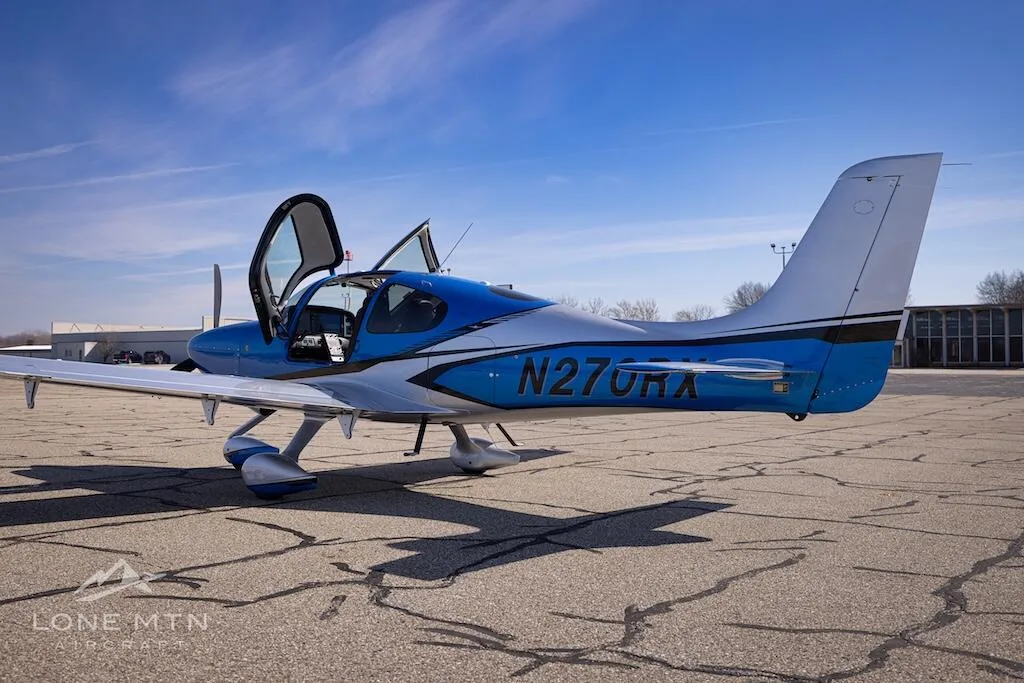 Exterior view of a 2023 Cirrus SR20 G6.