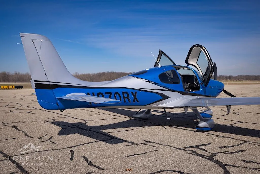 Exterior view of a 2023 Cirrus SR20 G6.