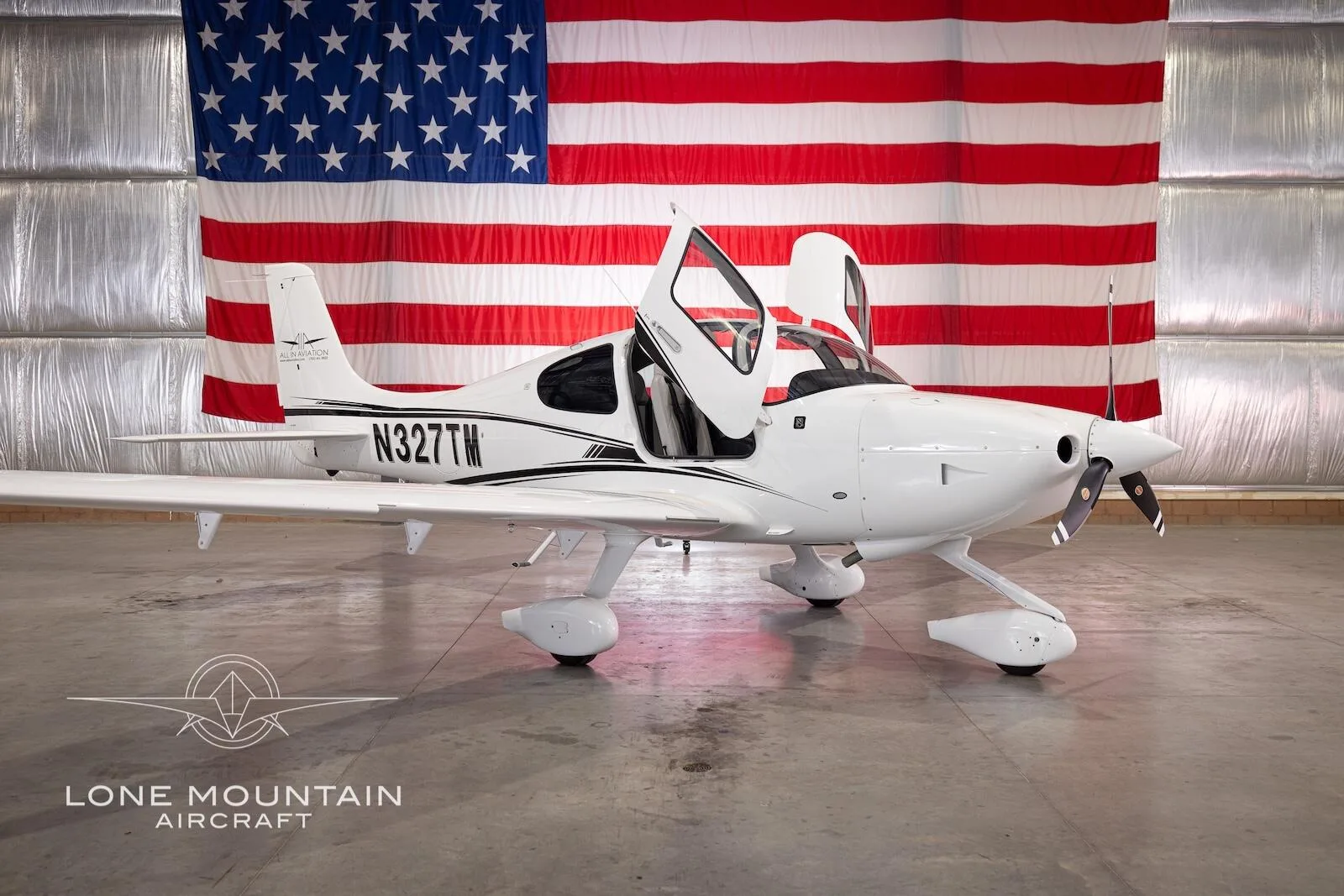 Exterior view of a 2022 Cirrus SR20 G6.