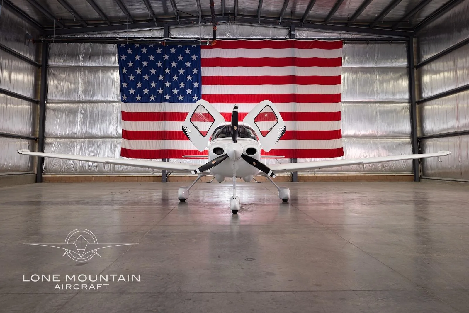 Exterior view of a 2022 Cirrus SR20 G6.