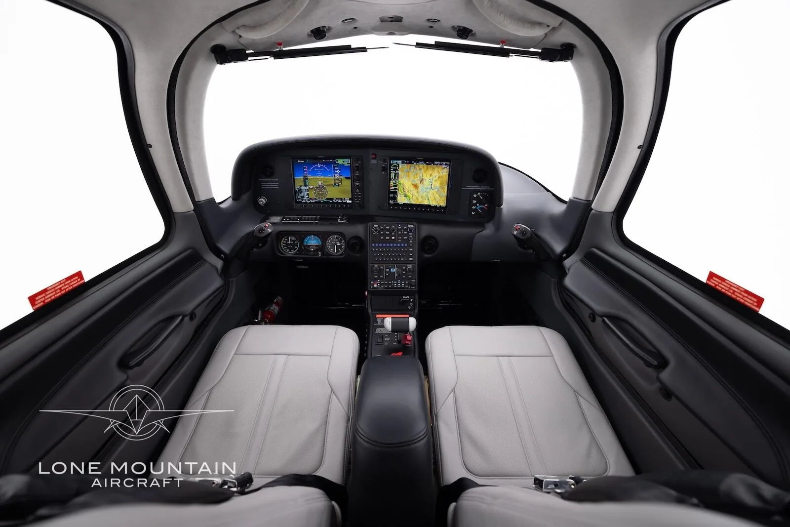 Cockpit and instrument panel of a 2022 Cirrus SR20 G6.