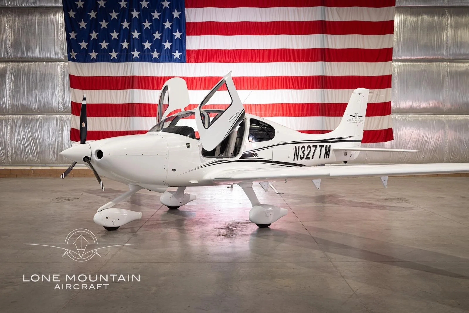 Exterior view of a 2022 Cirrus SR20 G6.