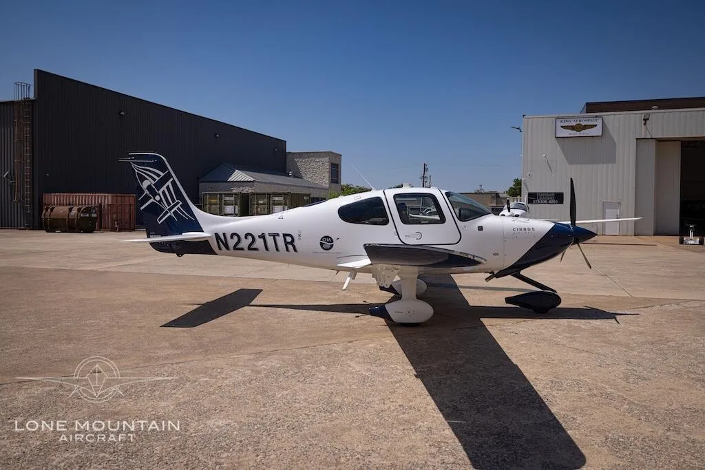 Exterior view of a 2021 Cirrus SR20 G6.