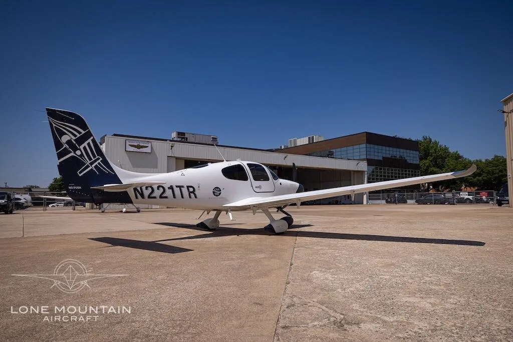 Exterior view of a 2021 Cirrus SR20 G6.